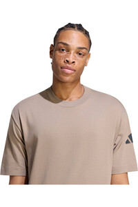 adidas camiseta manga corta hombre Camiseta Essentials Loose Bar Logo MARRON vista detalle