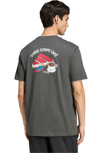 adidas camiseta manga corta hombre COFFEE CAFE CHEESCAKE GRAPHIC GRIS vista trasera