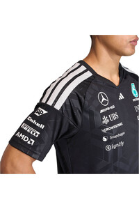 adidas camiseta manga corta hombre MERCEDES - AMG PETRONAS FORMULA 1 TEAM DRIVER NEGRO vista detalle