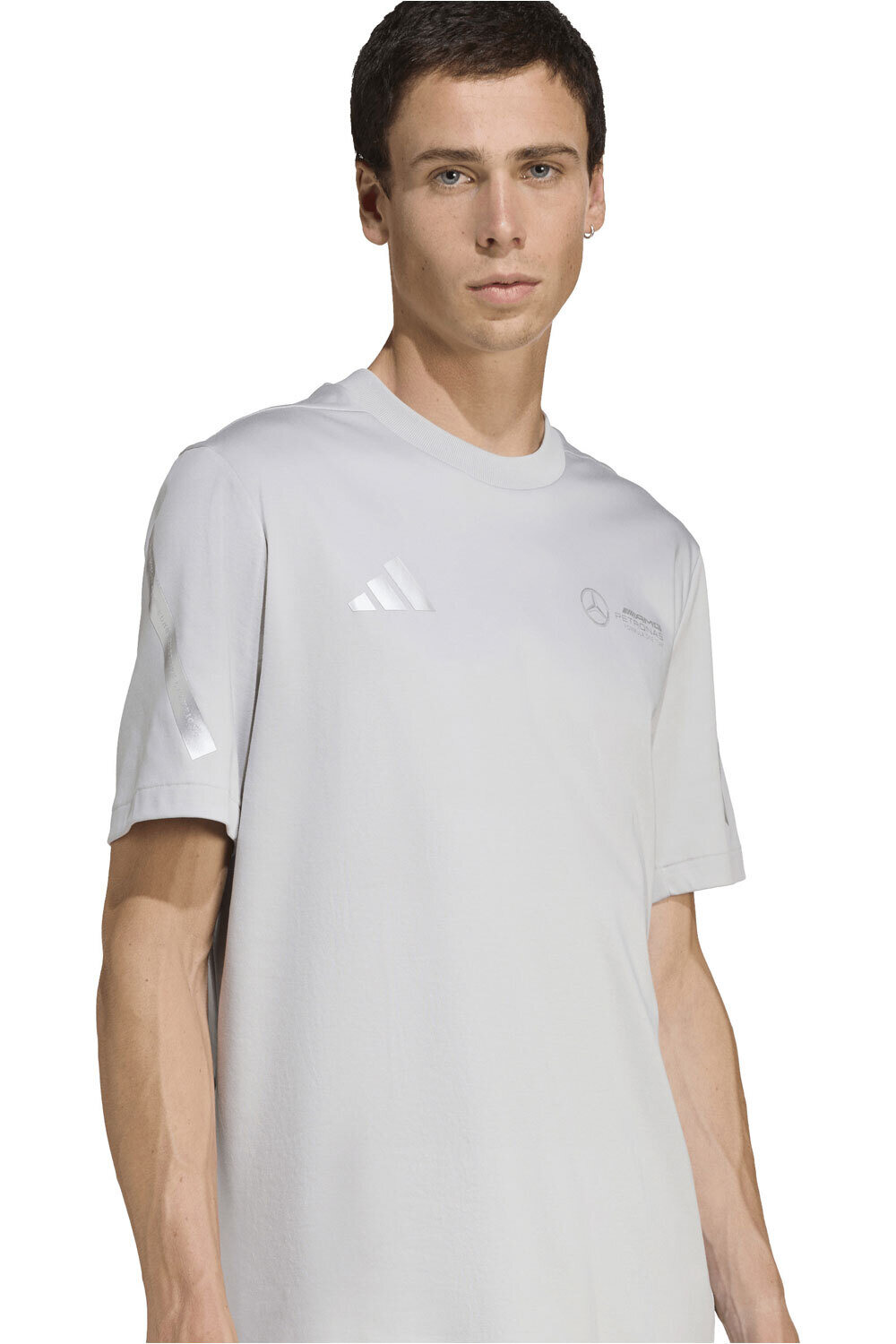 adidas camiseta manga corta hombre MERCEDES - AMG PETRONAS FORMULA ONE TEAM SILVER ARROWS GRIS vista detalle