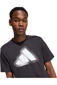 adidas camiseta manga corta hombre MODERN ESSENTIALS GRAPHIC NEGRO vista detalle