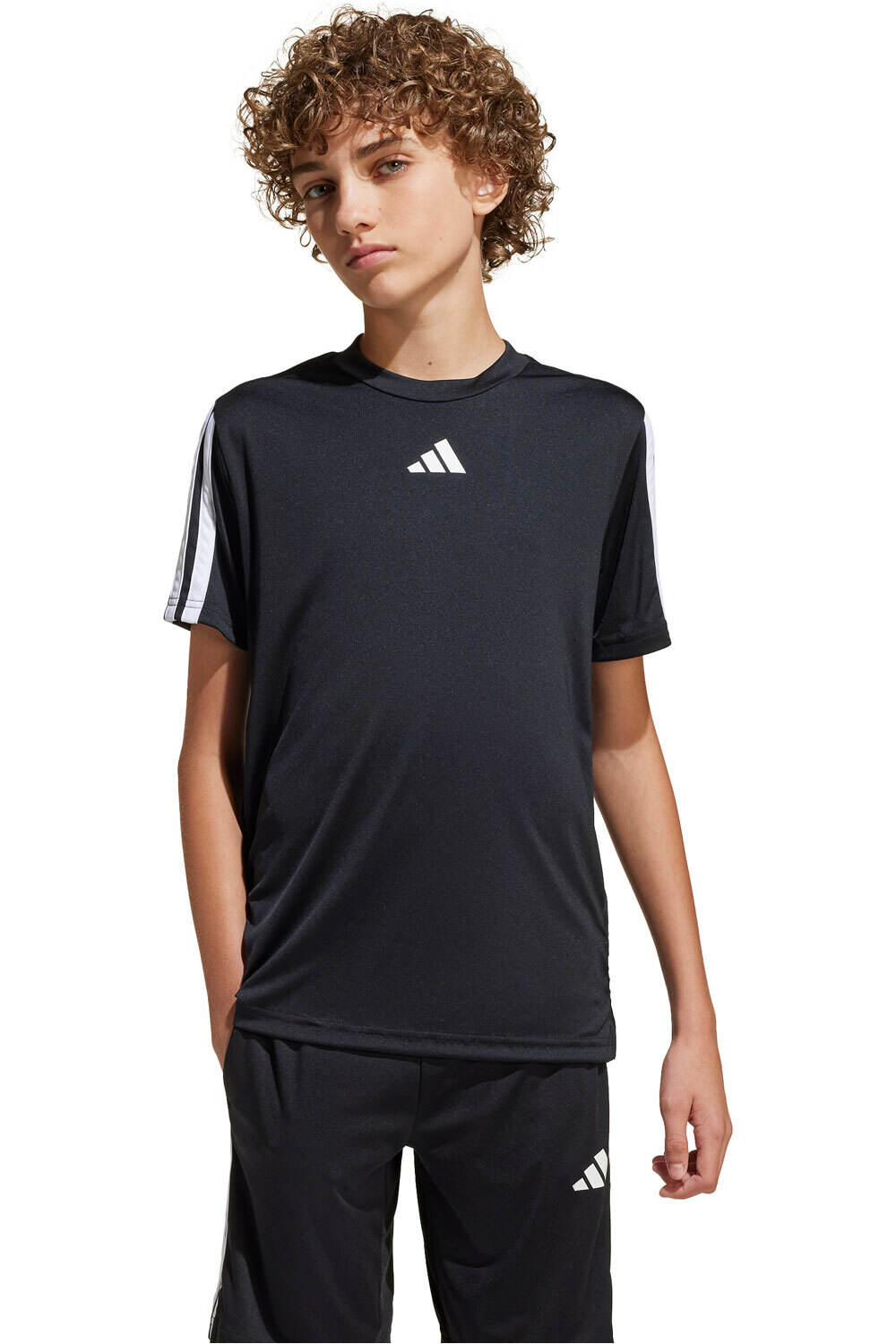 adidas camiseta manga corta niño TRAIN ESSENTIALS 3 STRIPES NEGRO vista frontal