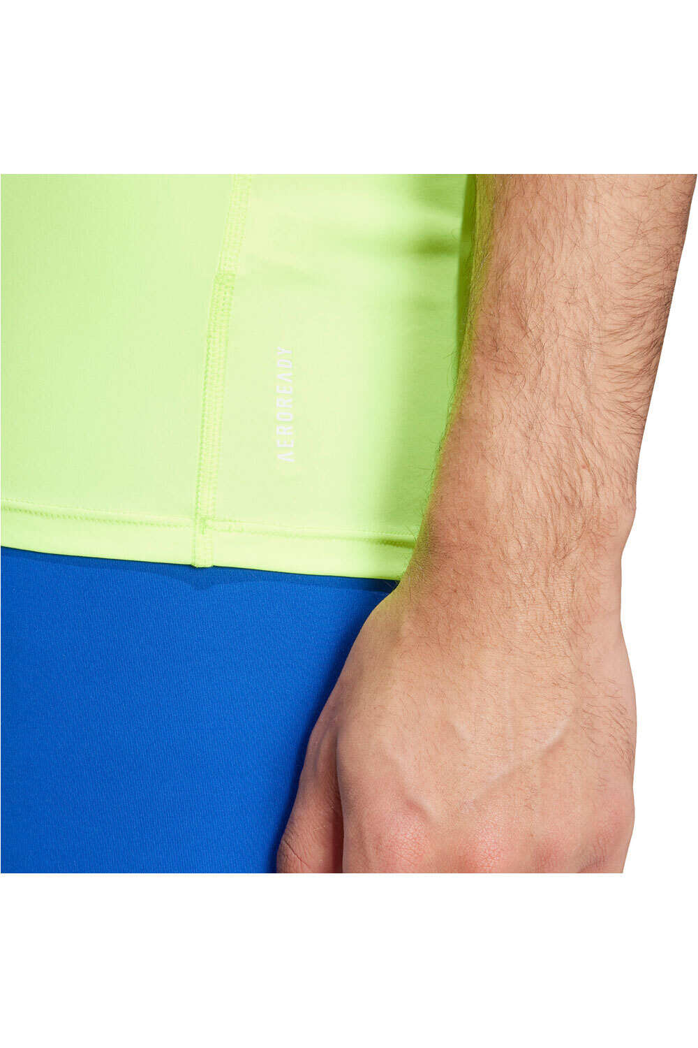 adidas camiseta técnica manga corta hombre ADIZERO ESSENTIALS VERDE vista detalle