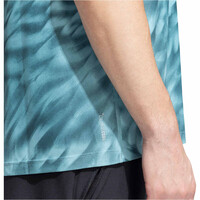 adidas camiseta técnica manga corta hombre OWN THE RUN ALLOVER PRINT VERDE 06