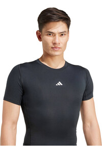 adidas camiseta térmica manga corta hombre TECHFIT COMPRESION TRAINING NEGRO vista detalle