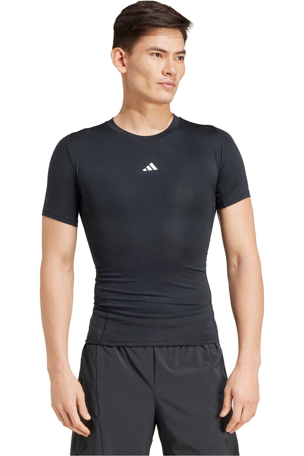adidas camiseta térmica manga corta hombre TECHFIT COMPRESION TRAINING NEGRO vista frontal
