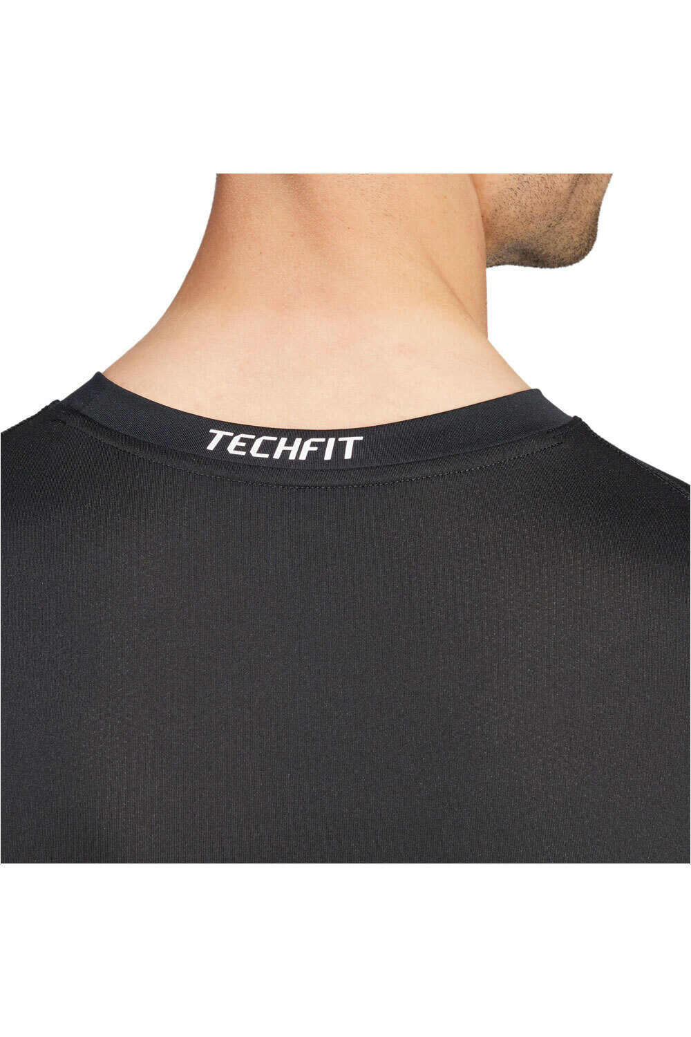adidas camiseta térmica manga larga hombre TECHFIT NEGRO vista detalle