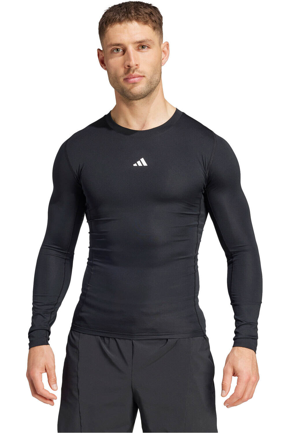 adidas camiseta térmica manga larga hombre TECHFIT NEGRO vista frontal