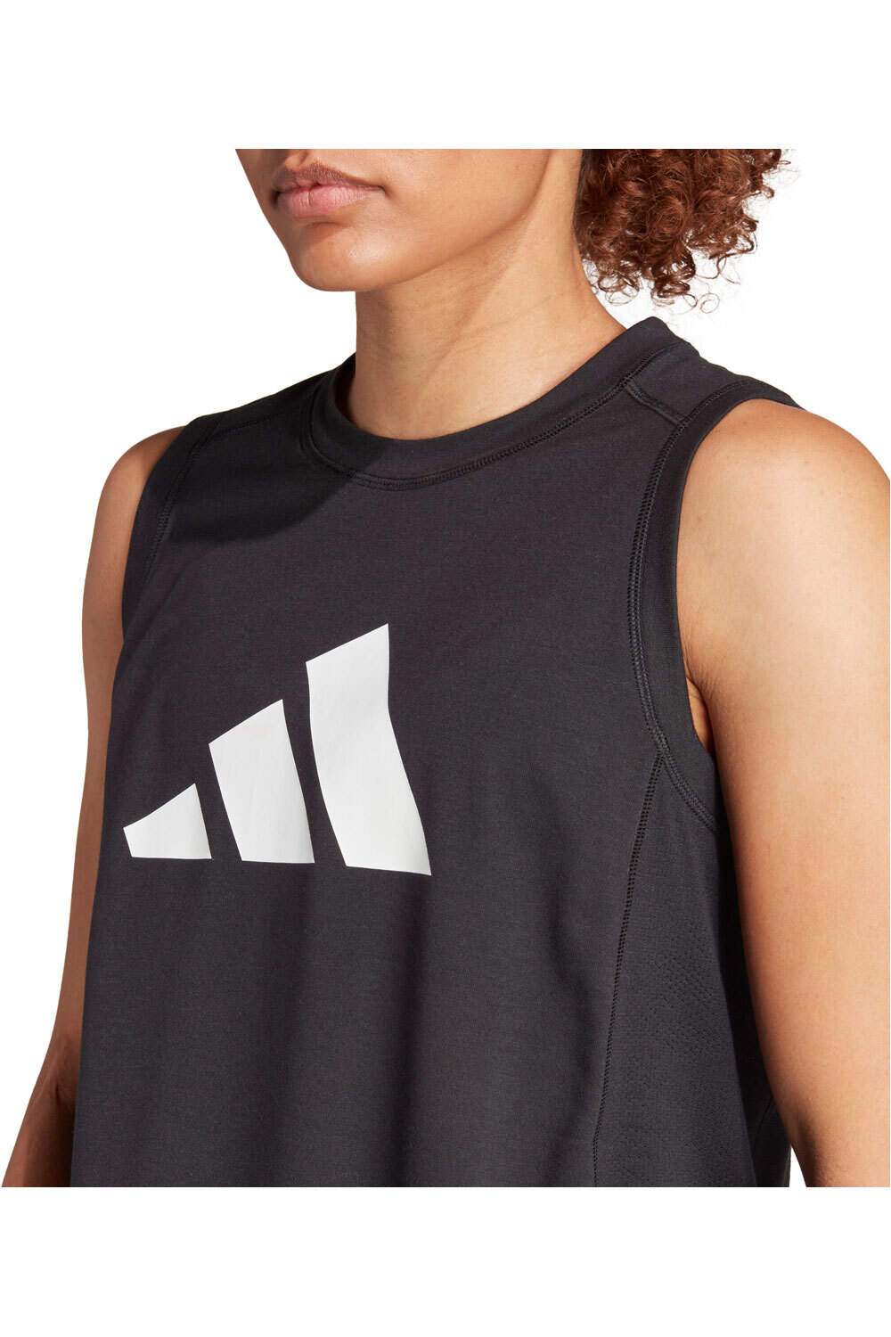 adidas camiseta tirantes fitness mujer TRAIN ESSENTIALS LOGO NEGRO vista detalle