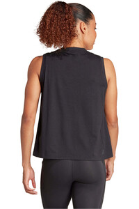 adidas camiseta tirantes fitness mujer TRAIN ESSENTIALS LOGO NEGRO vista trasera