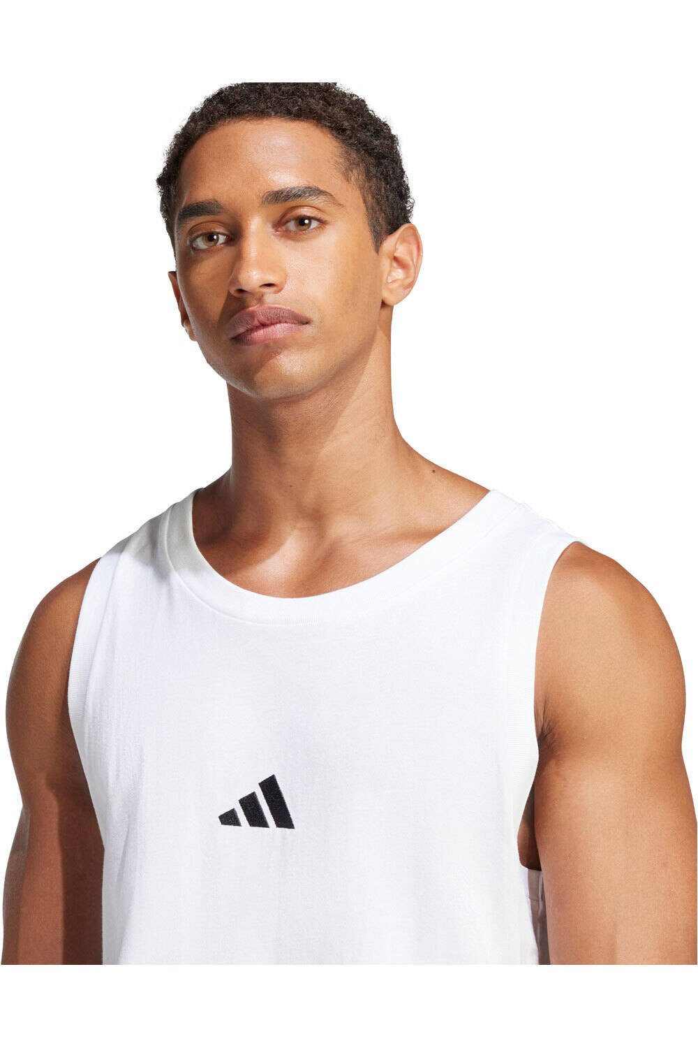 adidas camiseta tirantes hombre ESSENTIALS SMALL LOGO BLANCO 04