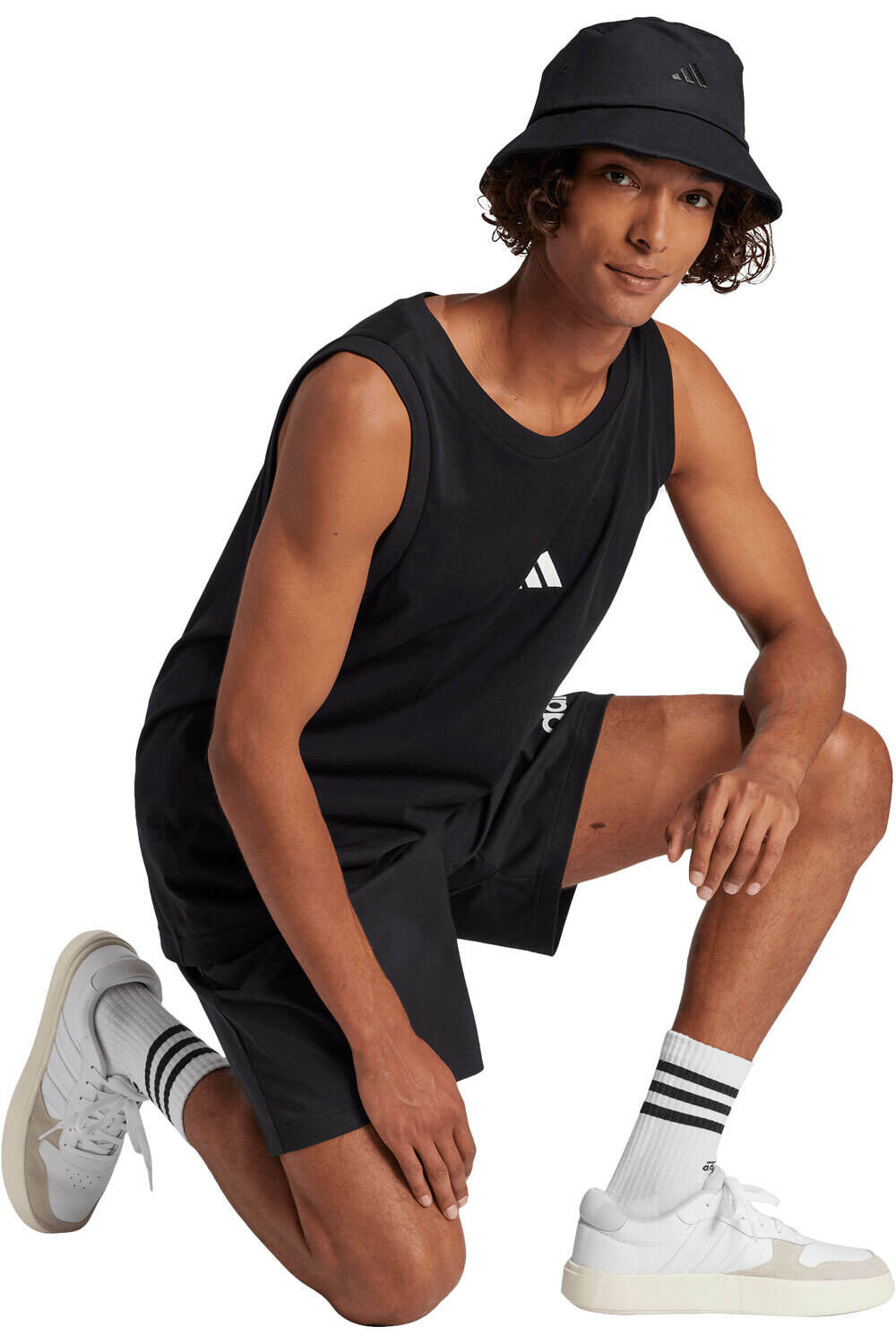 adidas camiseta tirantes hombre ESSENTIALS SMALL LOGO SINGLE NEGRO vista detalle
