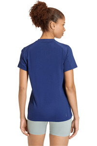 adidas camisetas fitness mujer WORKOUT ESSENTIALS BIG PERFORMANCE LOGO AZUL vista trasera