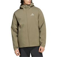 adidas chaqueta outdoor hombre MT ESS RAIN INS MARRON vista frontal