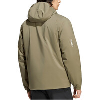 adidas chaqueta outdoor hombre MT ESS RAIN INS MARRON vista trasera