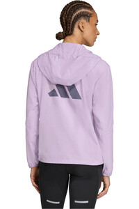 adidas CHAQUETA RUNNING MUJER RUN IT MORADO vista trasera