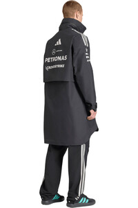 adidas chaquetas hombre MERCEDES-AMG PETRONAS F1TEAM RAIN NEGRO vista trasera