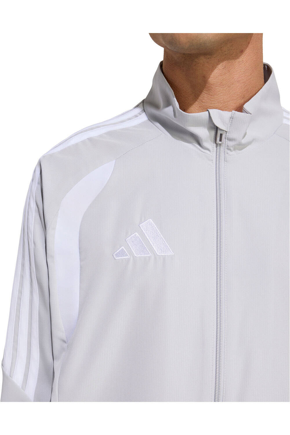 adidas chubasqueros y chaquetones entrenamiento fútbol TIRO26 LEAGUE PRESENTATION GRIS 03