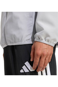 adidas chubasqueros y chaquetones entrenamiento fútbol TIRO26 LEAGUE PRESENTATION GRIS 04