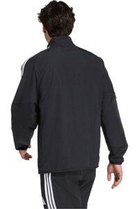 adidas chubasqueros y chaquetones entrenamiento fútbol TIRO26 LEAGUE PRESENTATION NEGRO vista trasera