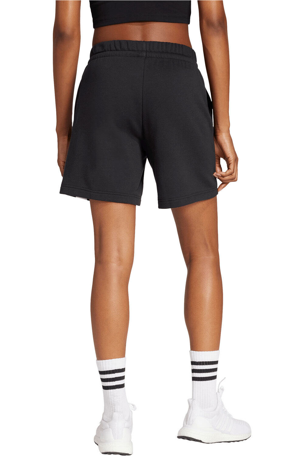 adidas pantalón corto deporte mujer ESSENTIALS BIG LOGO NEGRO vista trasera