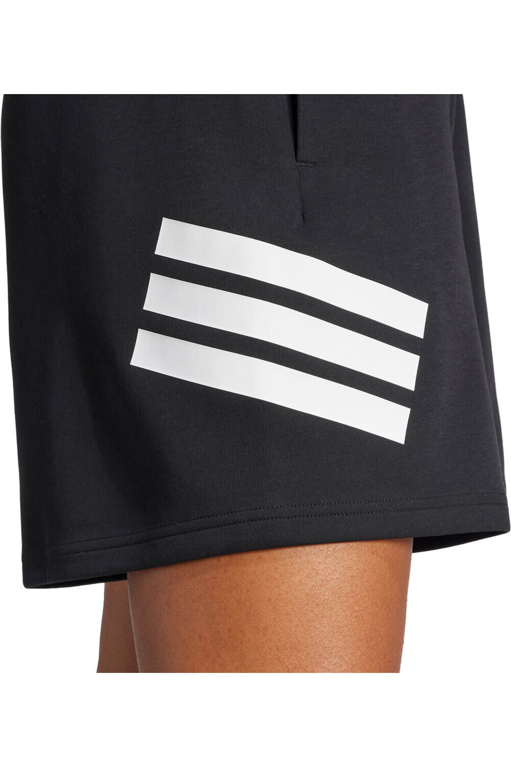 adidas pantalón corto deporte mujer FUTURE ICONS THREE STRIPES NEGRO 03