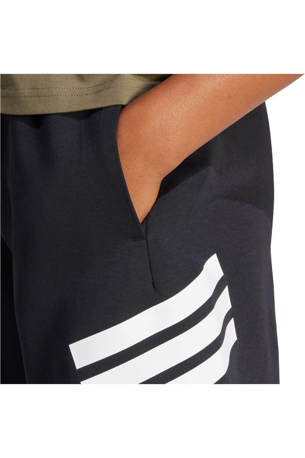 adidas pantalón corto deporte mujer FUTURE ICONS THREE STRIPES NEGRO 04