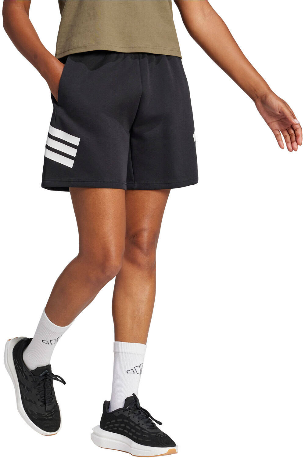 adidas pantalón corto deporte mujer FUTURE ICONS THREE STRIPES NEGRO vista detalle