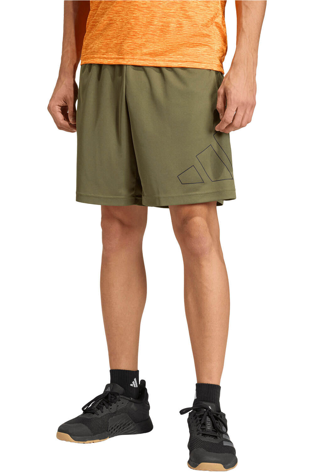 adidas pantalón corto fitness hombre WORKOUT ESSENTIALS BASE BIG LOGO VERDE vista frontal