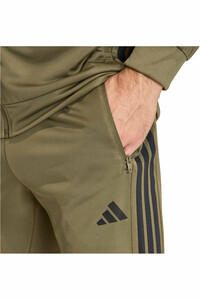 adidas pantalon fitness hombre ESSENTIALS ALL-SET 3 STRIPES VERDE vista detalle