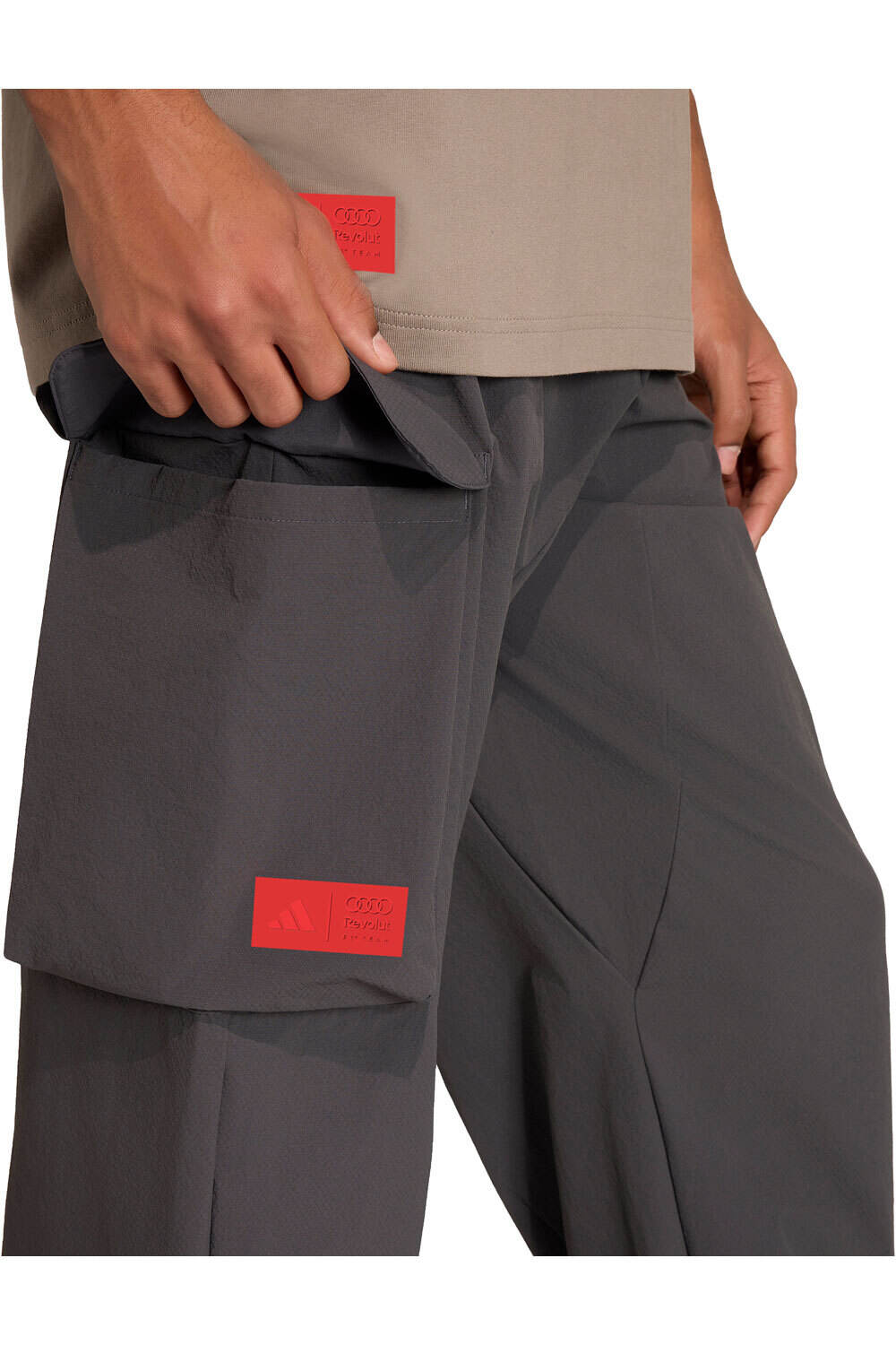 adidas pantalón hombre AUDI REVOLUT F1 TEAM NARANJA vista detalle