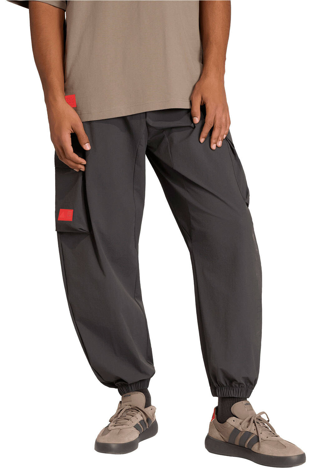 adidas pantalón hombre AUDI REVOLUT F1 TEAM NARANJA vista frontal