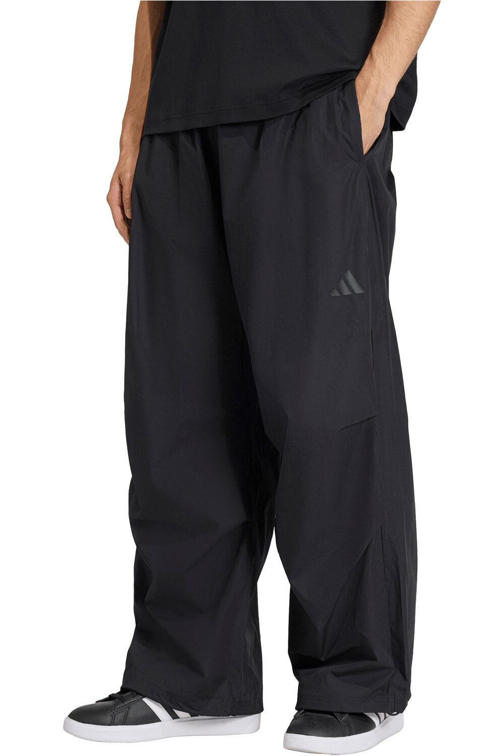 adidas pantalón hombre CITY TECH WOVEN NEGRO vista frontal