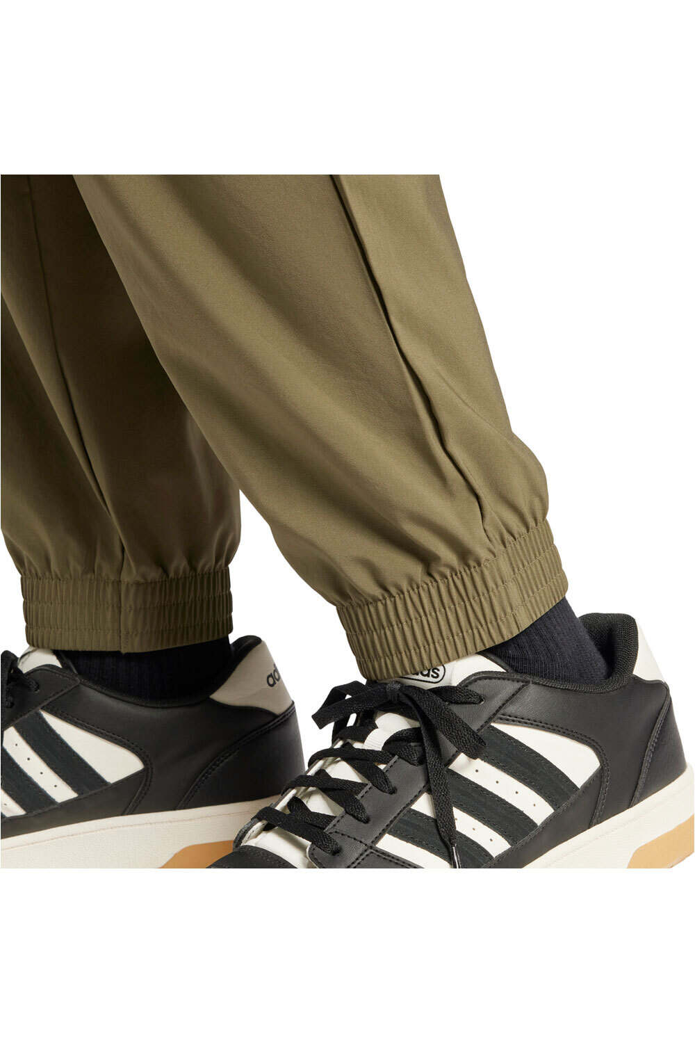 adidas pantalón hombre ESSENTIALS SMALL LOGO CARGP VERDE 03
