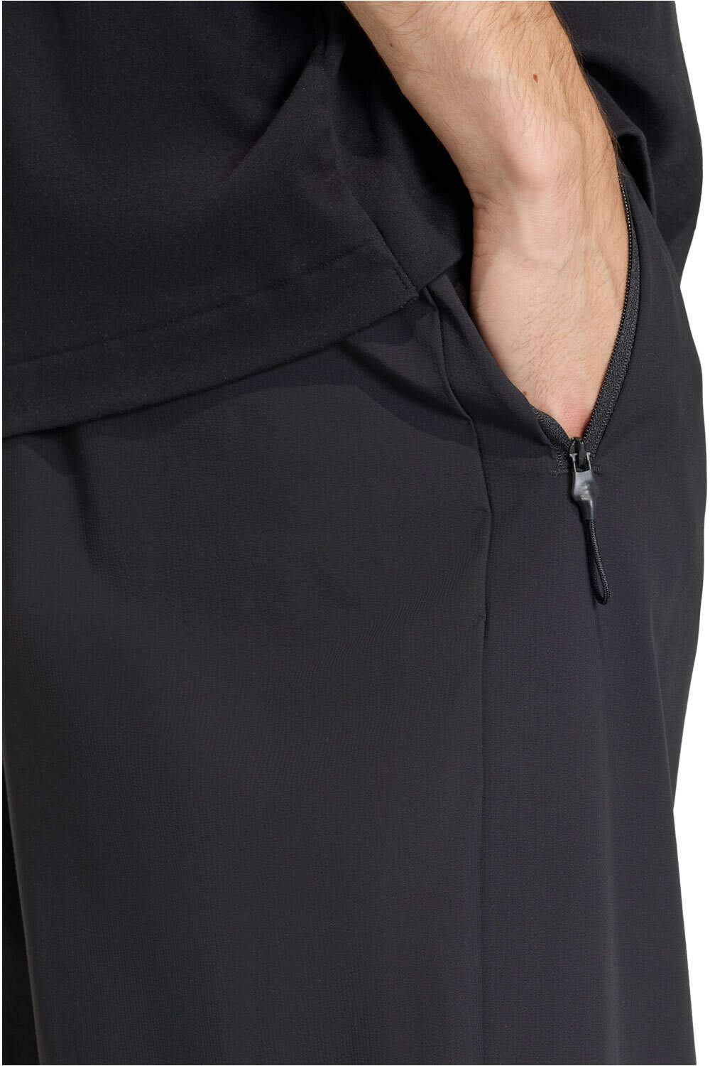adidas pantalón hombre Z.N.E. WOVEN NEGRO vista detalle
