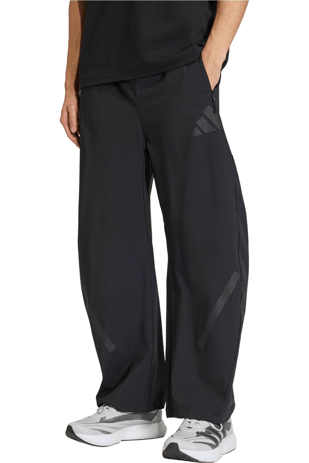 adidas pantalón hombre Z.N.E. WOVEN NEGRO vista frontal