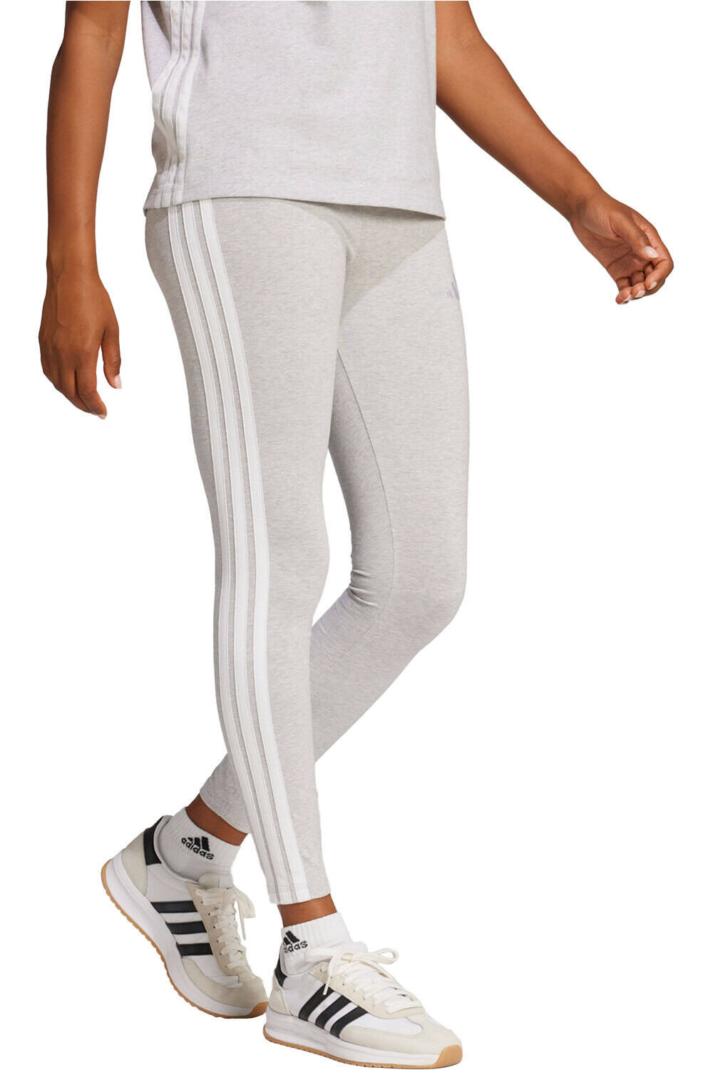adidas pantalón mujer ESSENTIALS 3 STRIPES GRIS vista detalle