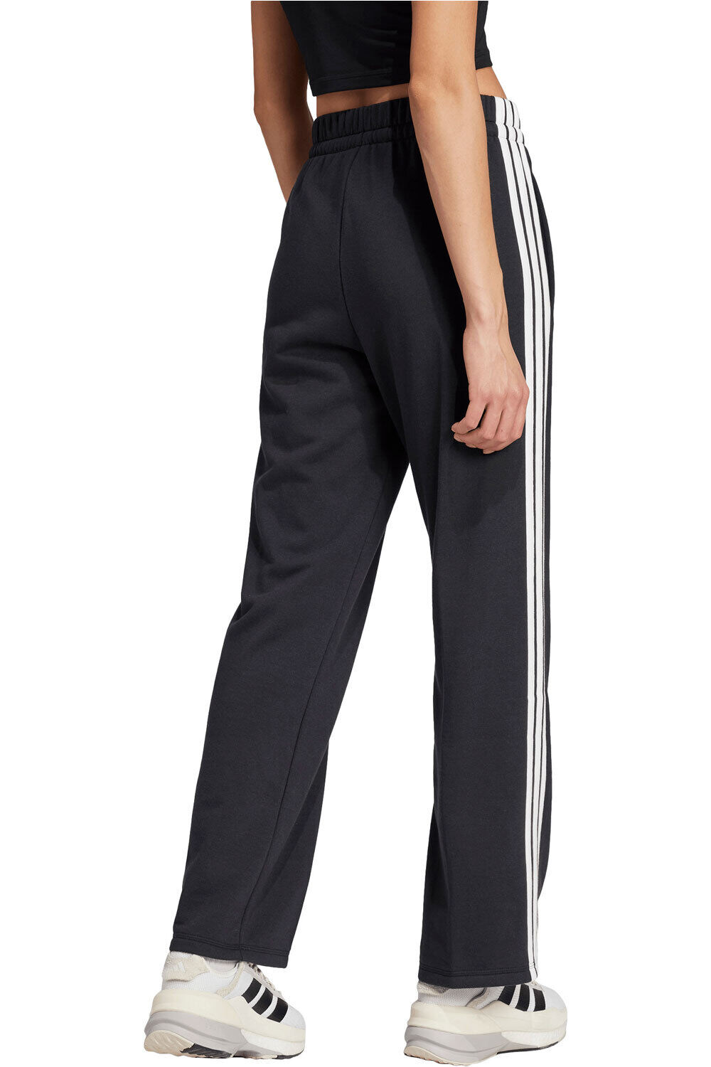 adidas pantalón mujer ESSENTIALS 3-STRIPES OPEN HEM FRENCH TERRY NEGRO vista trasera