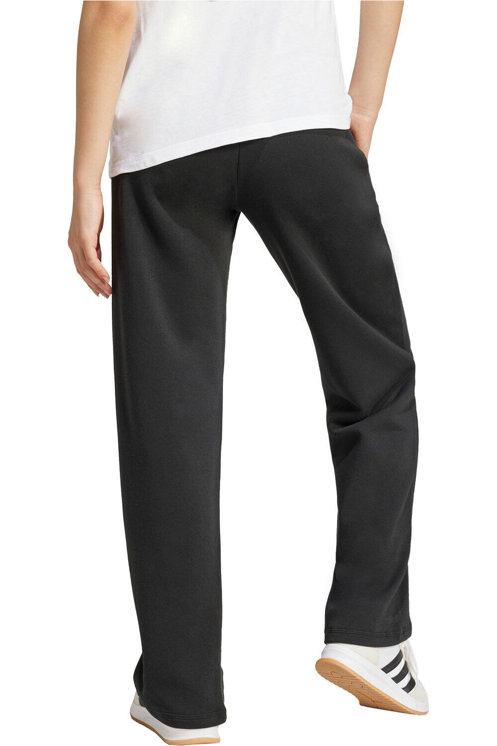 adidas pantalón mujer ESSENTIALS SMALL LOGO NEGRO vista trasera