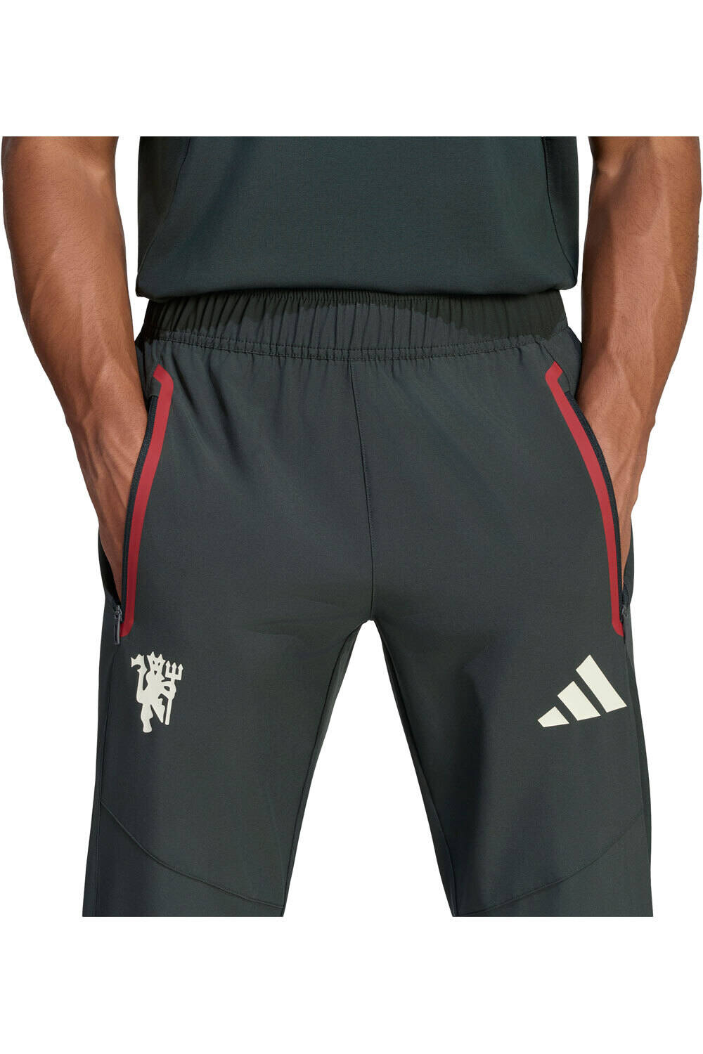 adidas pantalones futbol MANCHESTER UNITED TIRO TECH NEGRO vista detalle