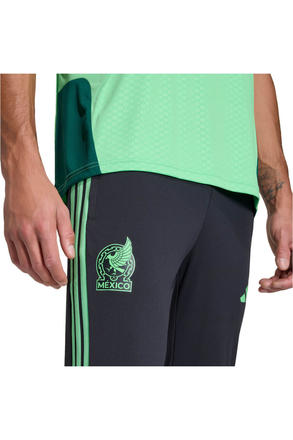 adidas pantalones futbol MEXICO MUNDIAL 2026 ENTRENAMIENTO NEGRO vista detalle