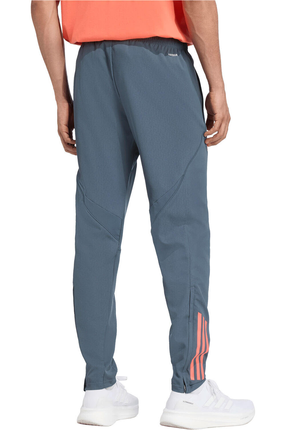 adidas pantalones largos futbol BAYERN DE MUNICH 25/26 ENTRENAMIENTO VERDE vista trasera