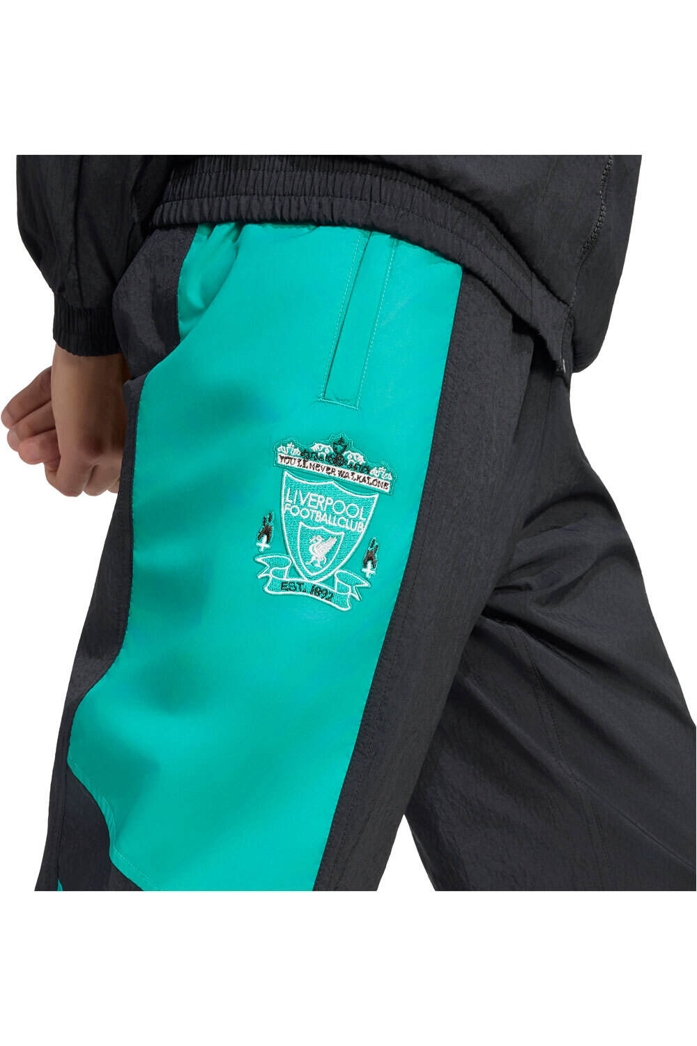 adidas pantalones largos futbol LIVERPOOL FC EQT NEGRO vista detalle