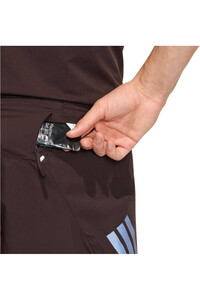 adidas pantaloneta técnica hombre ADI365 RUNNING FORMOTION ICONIC MARRON vista detalle