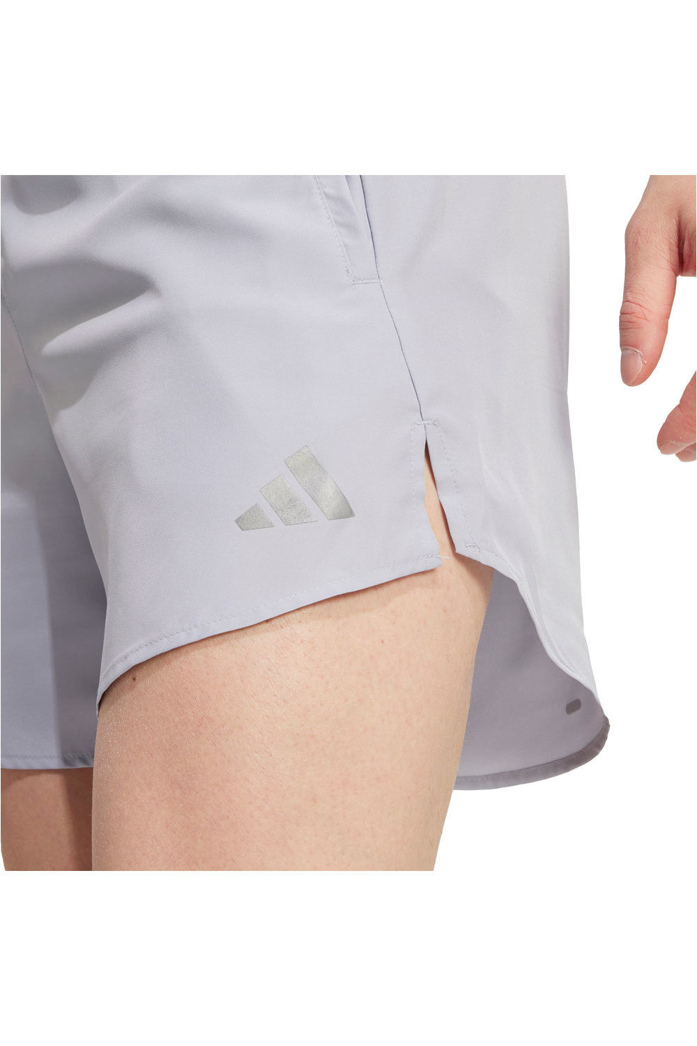 adidas pantaloneta técnica hombre RUN IT SHORT 5 GRIS vista detalle