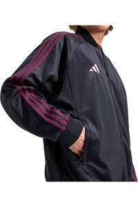 adidas sudadera hombre MERCEDES - AMG PETRONAS FORMULA ONE TEAM LAS VEGAS ROSA vista detalle