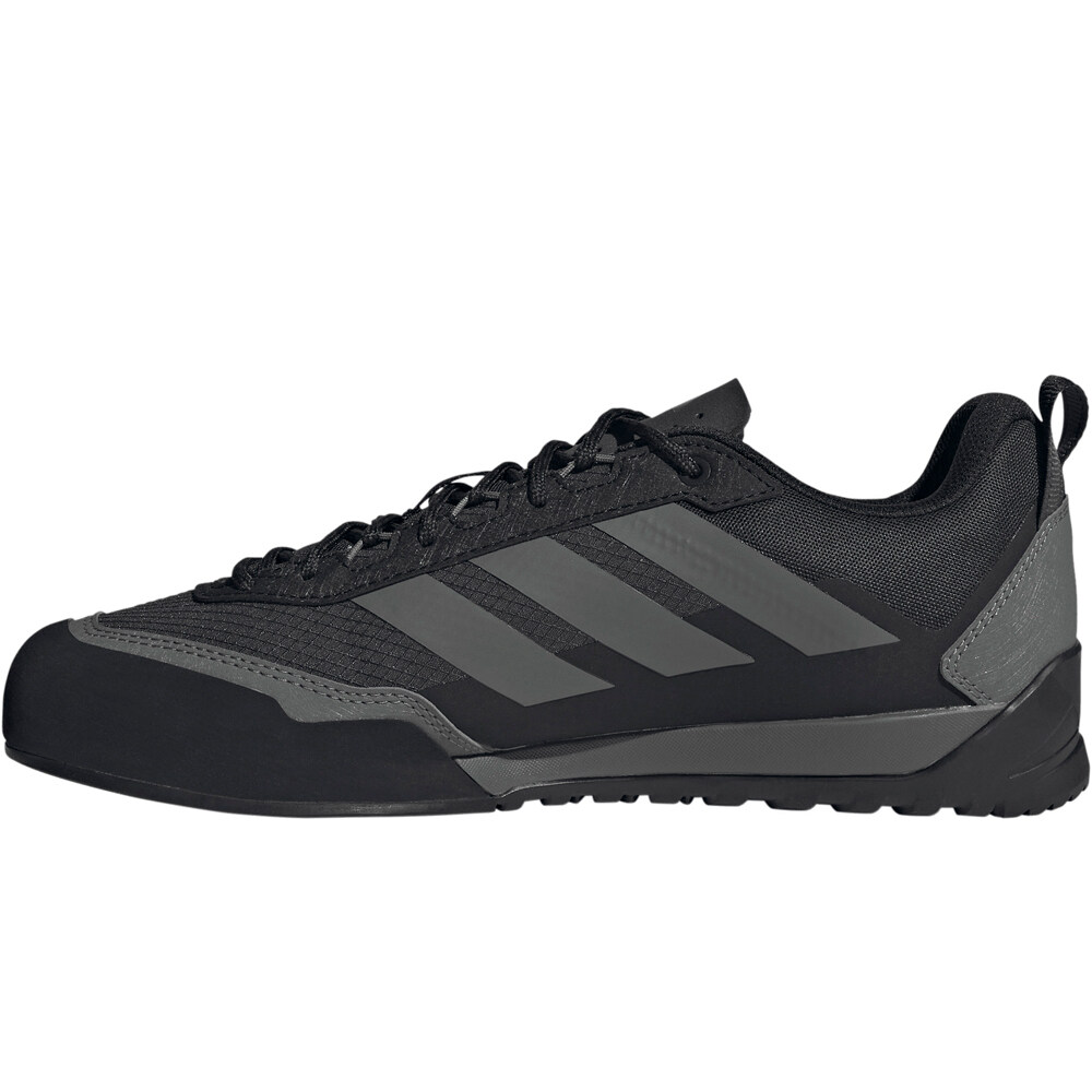 adidas zapatilla trekking hombre TERREX SKYCHASER SOLO 3 NEGRO puntera