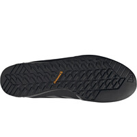 adidas zapatilla trekking hombre TERREX SKYCHASER SOLO 3 NEGRO vista superior