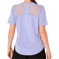 Asics camiseta entrenamiento manga corta mujer ROAD FADE MORADO vista trasera