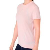 Asics camiseta entrenamiento manga corta mujer ROAD SEAMLESS ROSA vista detalle